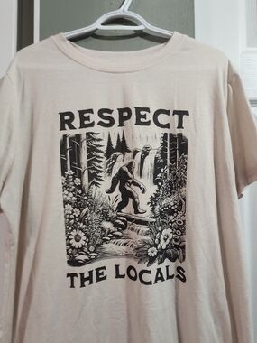 Source Unknown Beige "Respect The Locals" Short Sleeve Tee